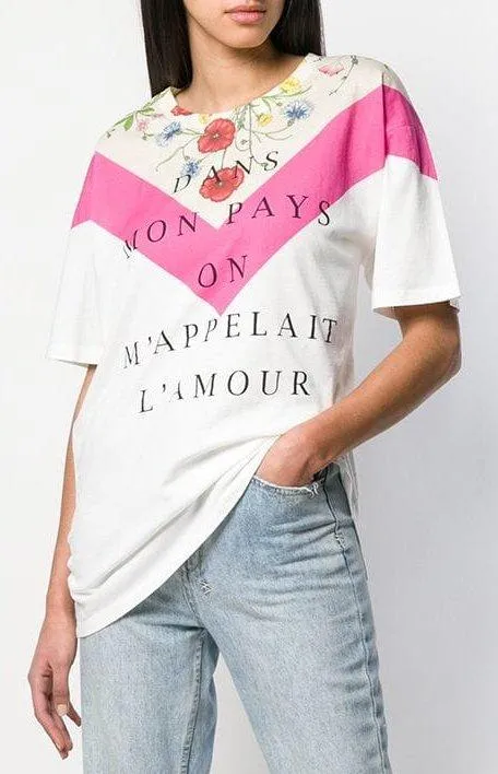 'Dans Mon Pays On M'Appelai L'Amour' T-shirt