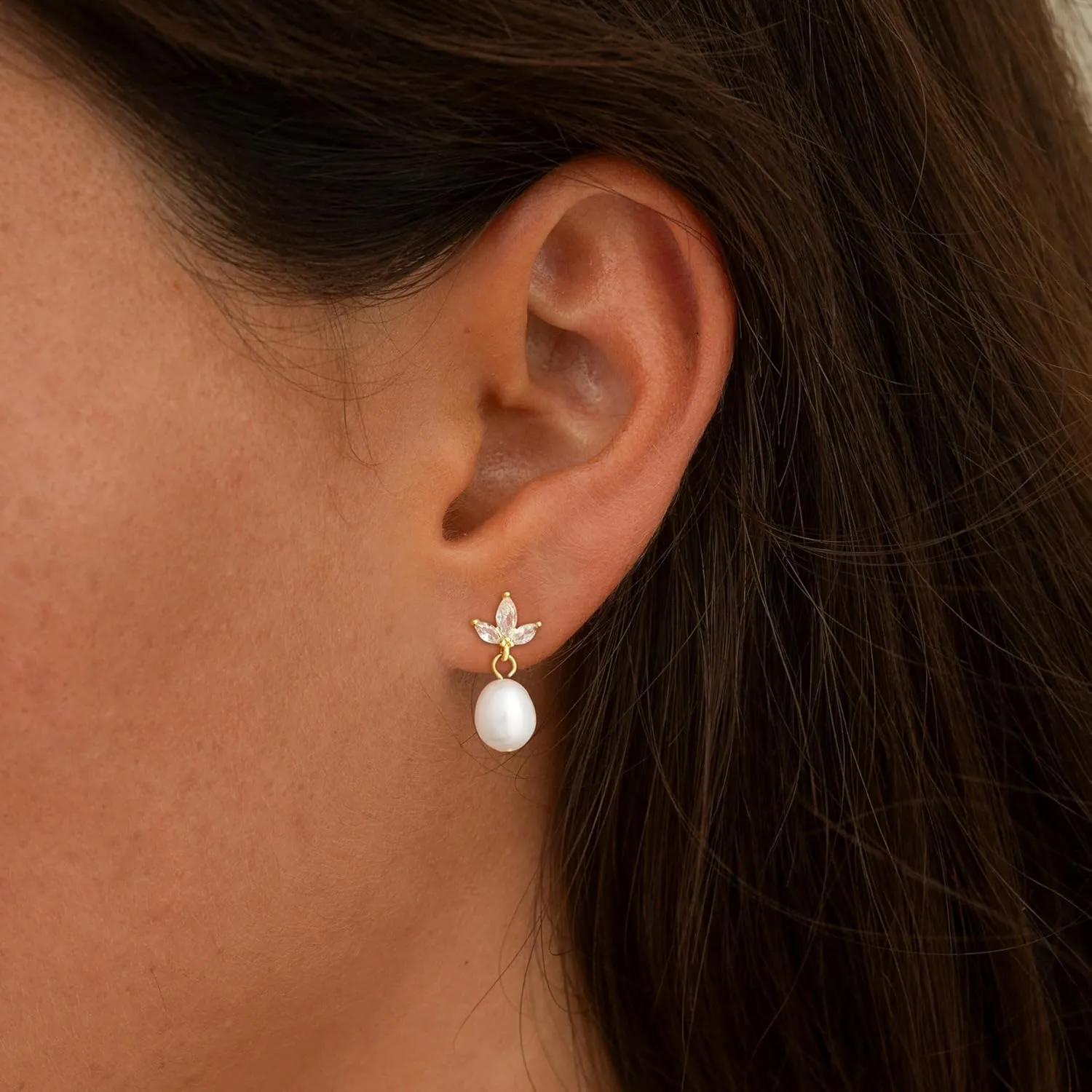 Pearl Earrings for Women Trendy, 14k Gold Plated Freshwater CZ Leaf Pearl Dangle Drop Gold Earrings Lightweight Hypoallergenic Stud Earring Bridesmaid Wedding Gold Jewelry for Women Gifts