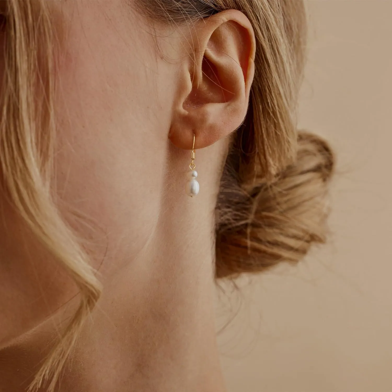 Pearl Earrings for Women Trendy, Dainty Gold Pearl Drop Earrings for Women 14k Gold/Silver Plated Small Pearl Dangle Earrings Cute CZ Gold Pearl Stud Earrings Gold Jewelry Wedding Earrings for Brides