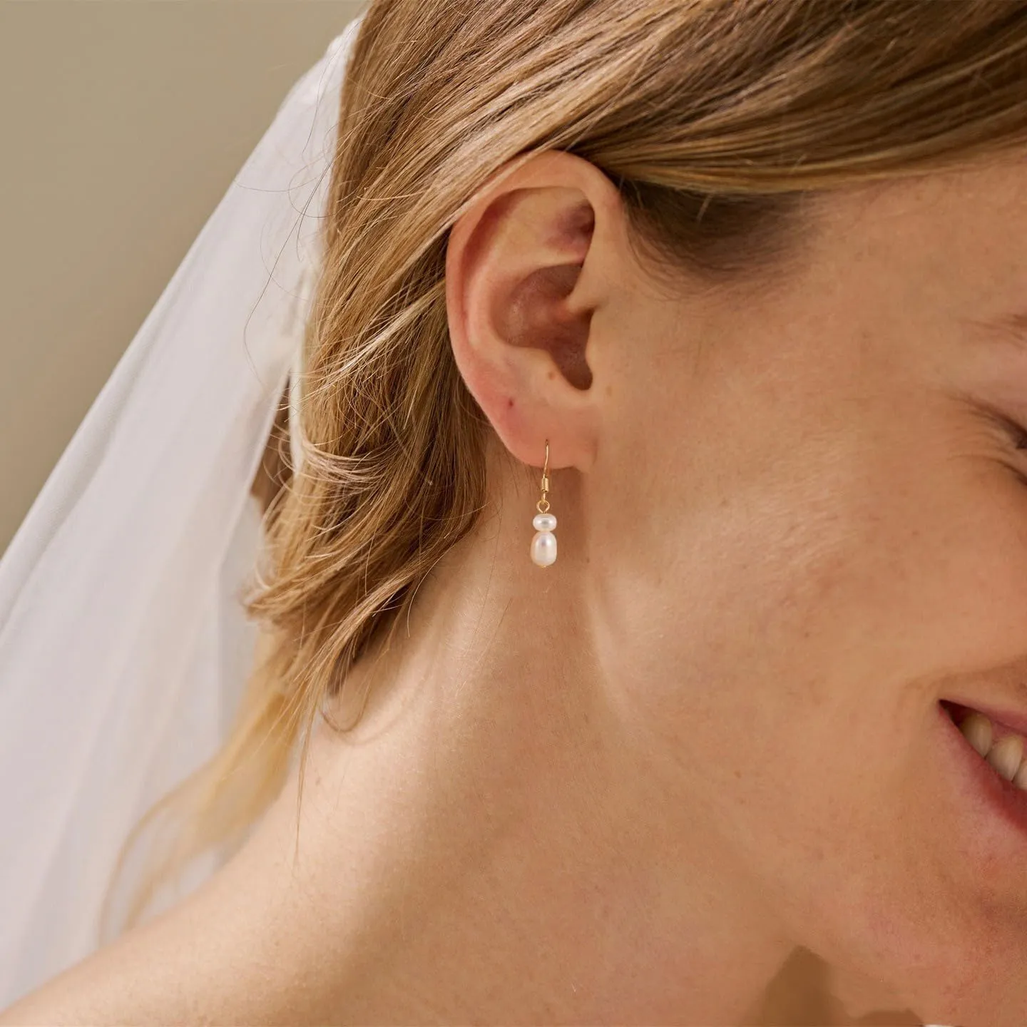 Pearl Earrings for Women Trendy, Dainty Gold Pearl Drop Earrings for Women 14k Gold/Silver Plated Small Pearl Dangle Earrings Cute CZ Gold Pearl Stud Earrings Gold Jewelry Wedding Earrings for Brides