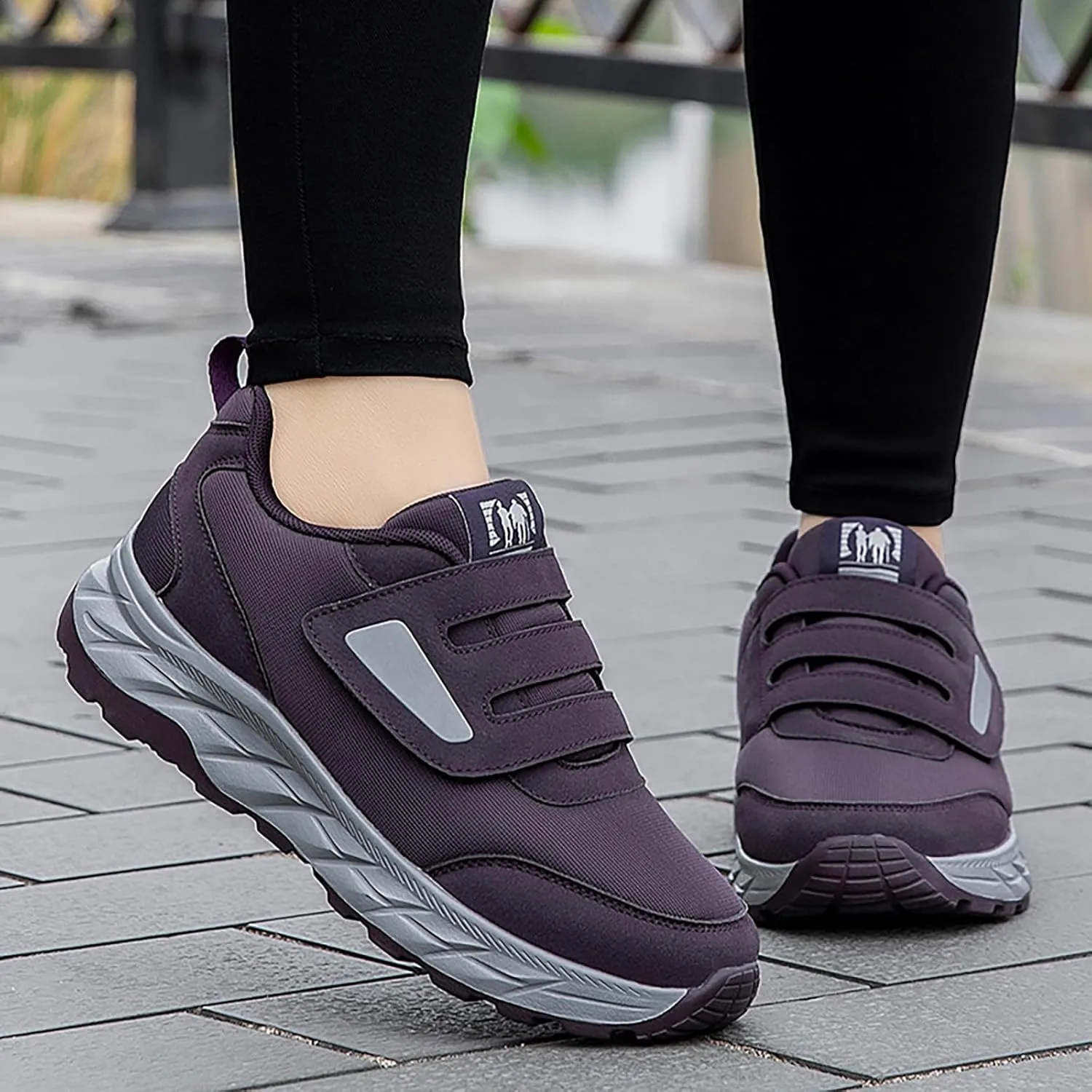 Slip on Walking Shoes Women Memory Foam Non Slip Running Shoes Wide Width Breathable Gym Workout Shoes Lightweight Fashion Sneakers