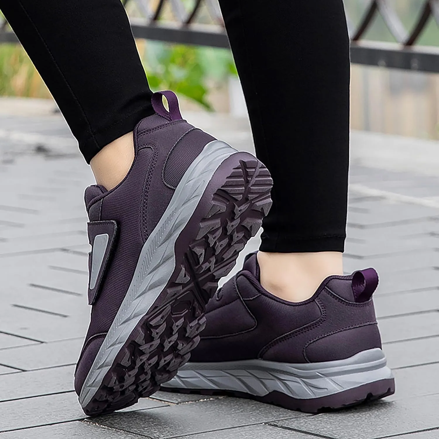 Slip on Walking Shoes Women Memory Foam Non Slip Running Shoes Wide Width Breathable Gym Workout Shoes Lightweight Fashion Sneakers