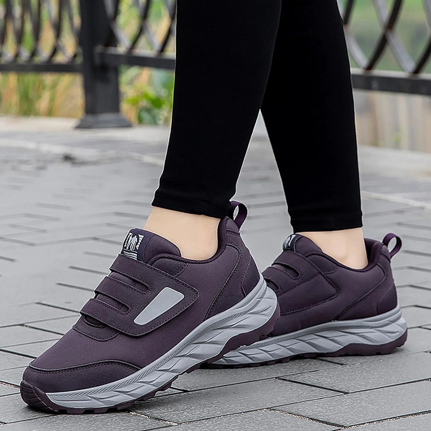 Slip on Walking Shoes Women Memory Foam Non Slip Running Shoes Wide Width Breathable Gym Workout Shoes Lightweight Fashion Sneakers