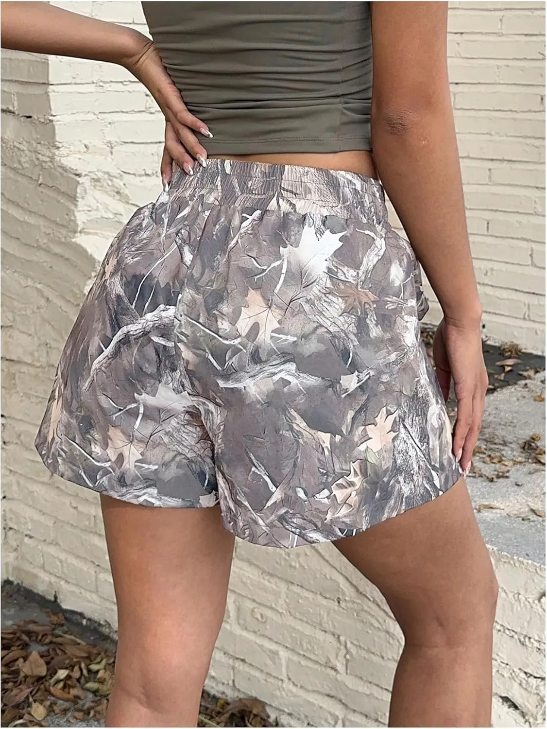 WDIRARA Women's Leopard Print Mini Shorts High Waist Elastic Loose Shorts