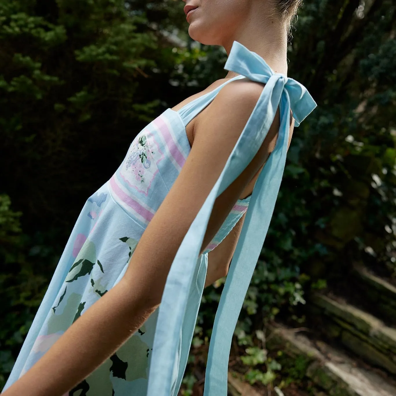 Women Boho Tie Shoulder Maxi Dress Vintage Floral Sleeveless Smocked Long Dress Summer Y2k Vacation Beach Flowy Dress