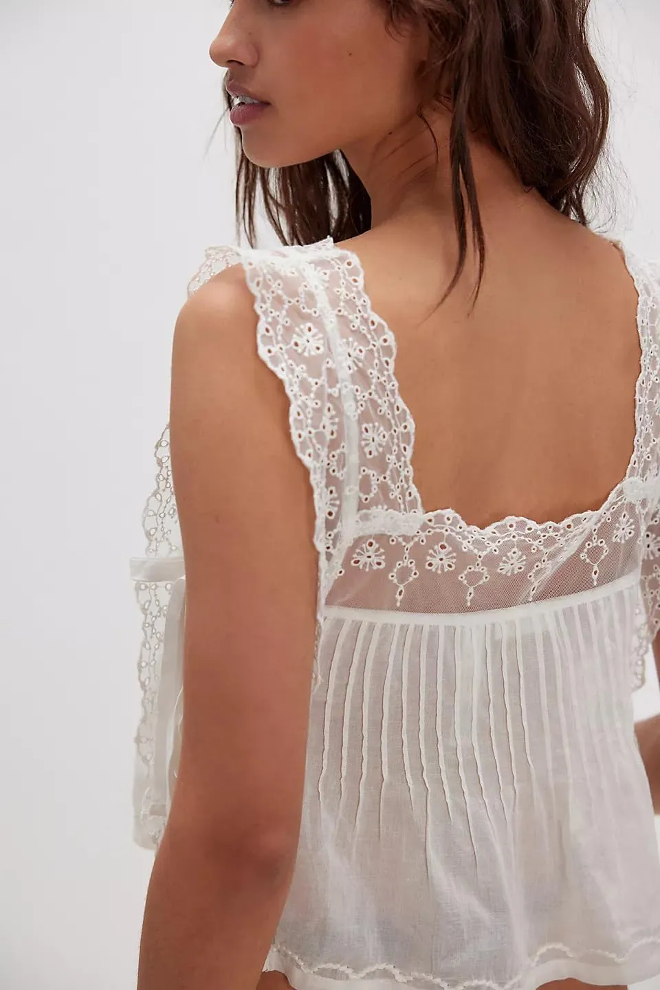 Women Lace Trim Vest Tank Tops Sleeveless Spaghetti Strap Crop Tops Y2K Backless Crop Camisoles Cute Going Out Cami