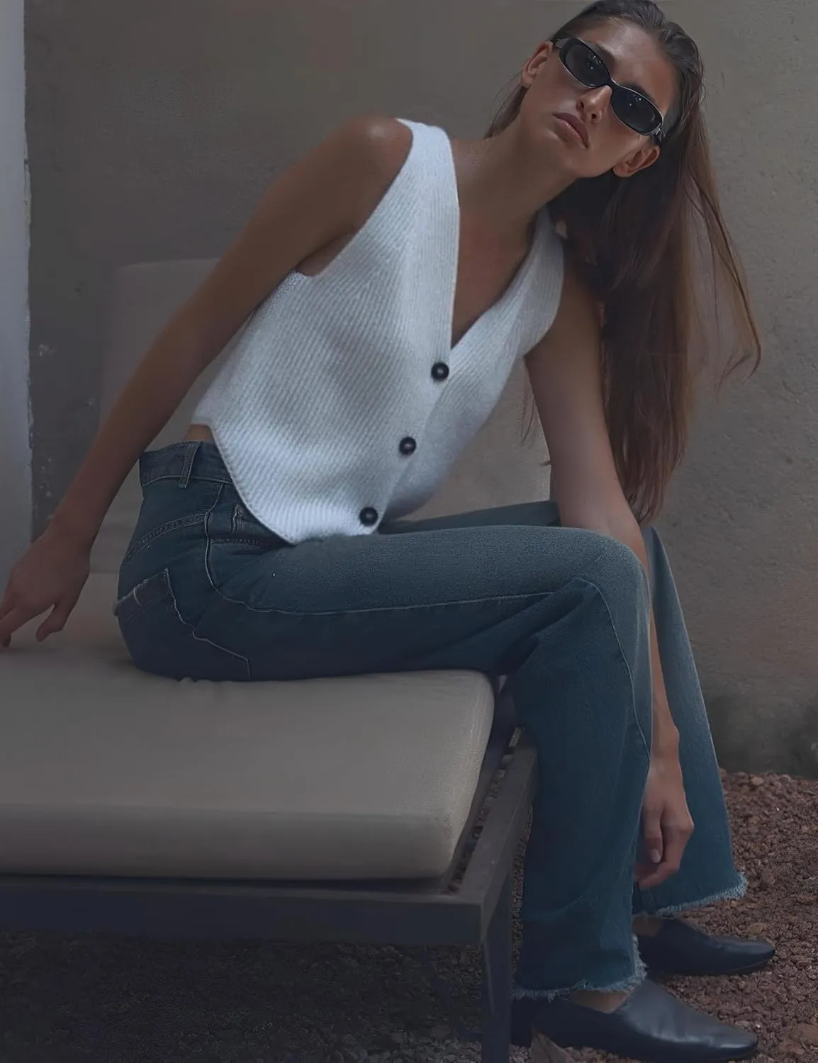 Women's Sleeveless Sweater Vest Casual V Neck Cropped Button Down Knit Vest Tank Tops