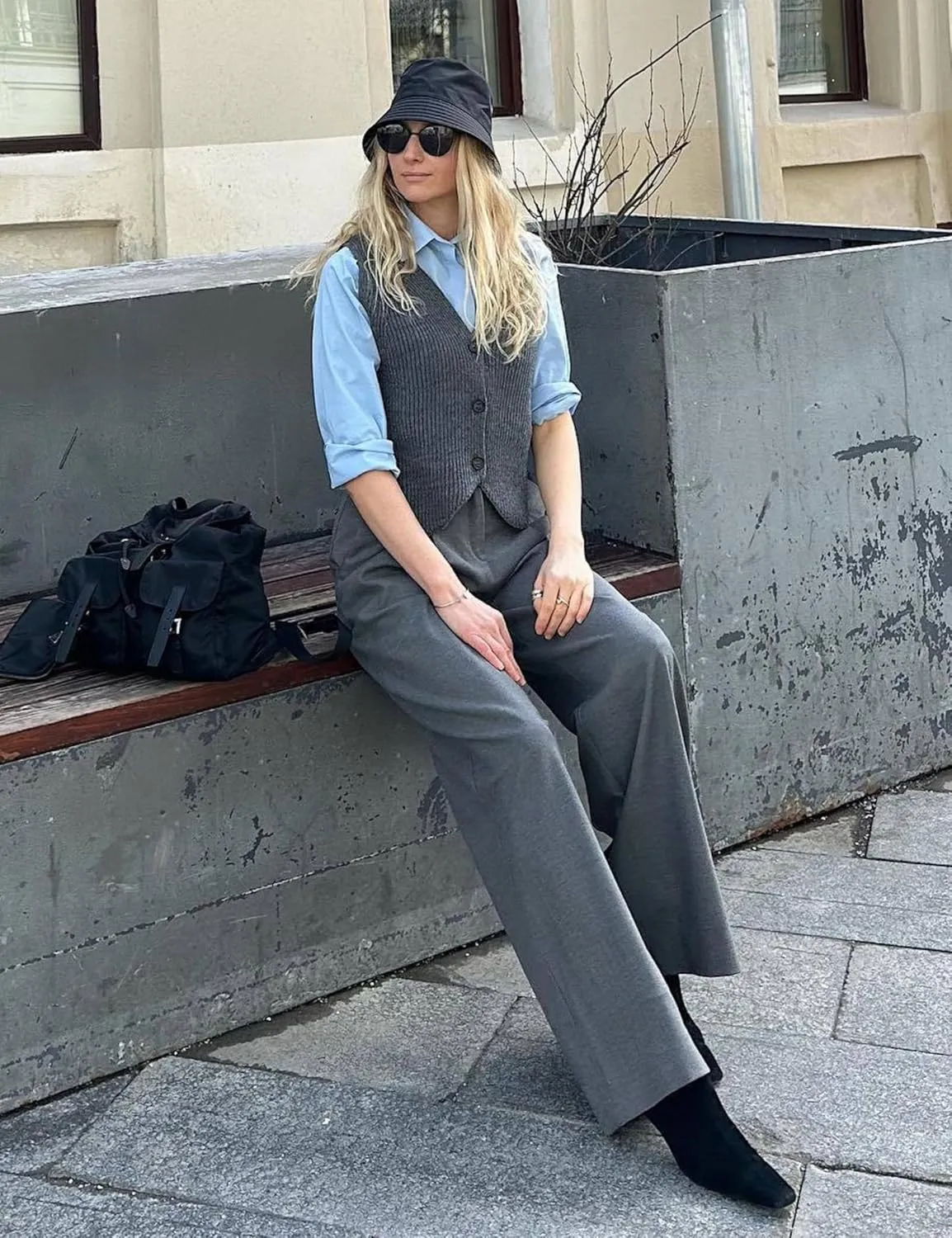 Women's Sleeveless Sweater Vest Casual V Neck Cropped Button Down Knit Vest Tank Tops