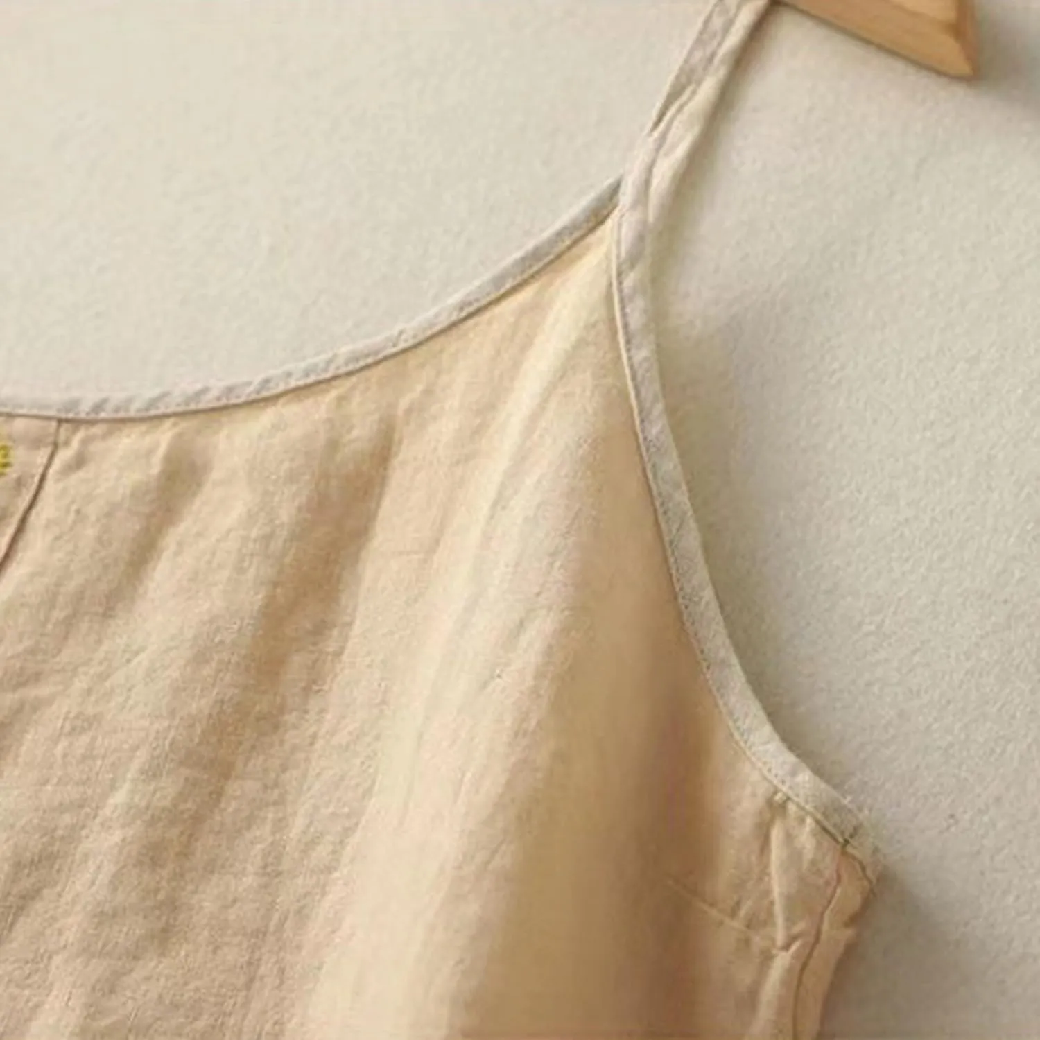 Womens Tank Tops Cotton Linen Spaghetti Strap Camisoles Sleeveless Shirts Scoop Neck Solid Color Loose Basic Blouses